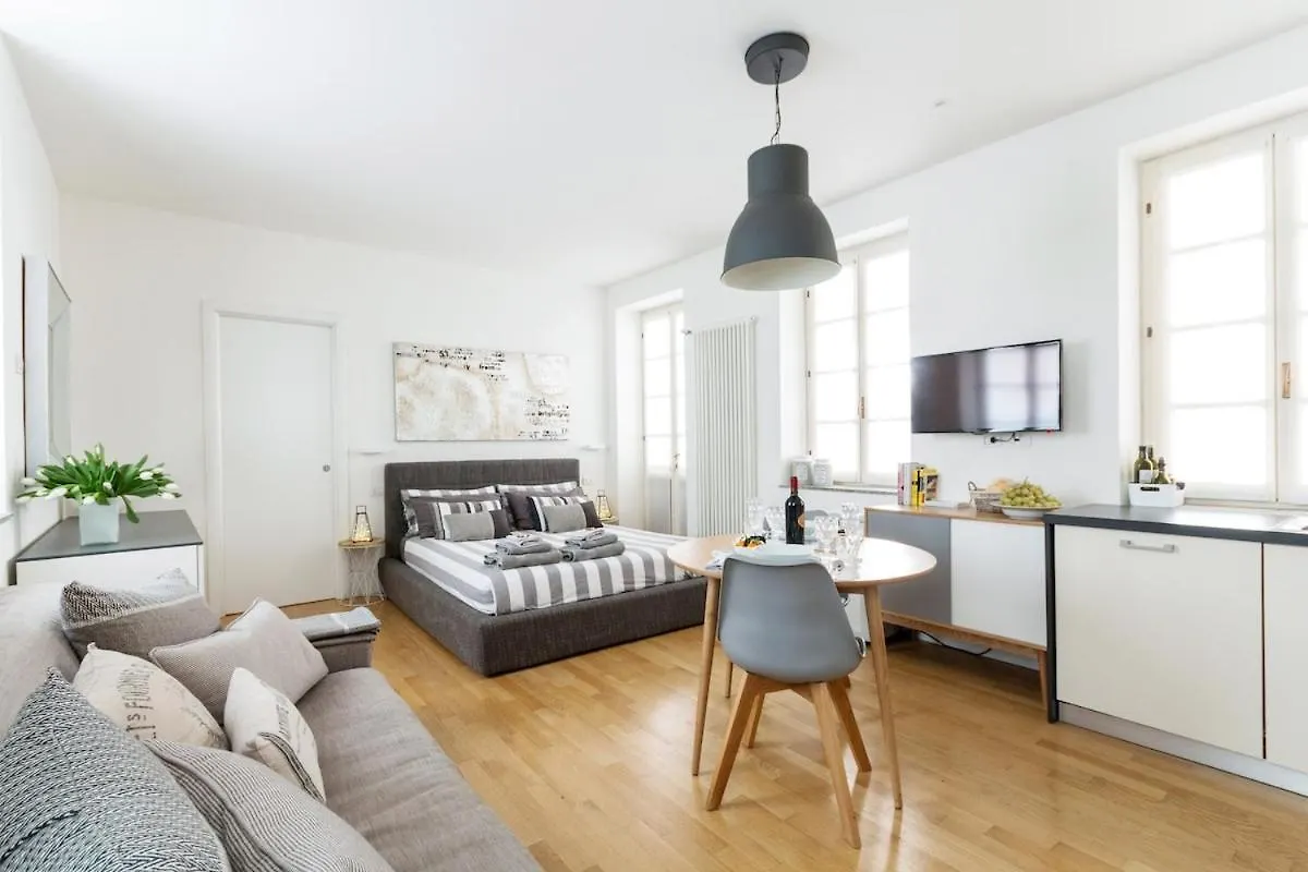 Cosy And Chic To The Lake location